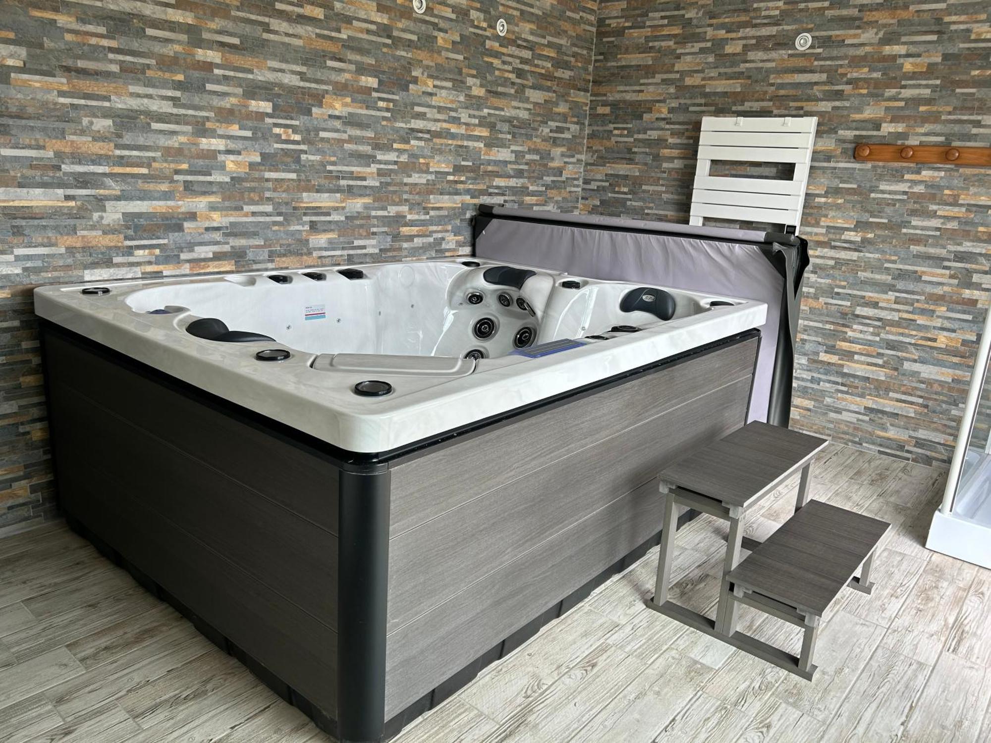 Le Domaine Du Bez Gite De Michel Piscine Sauna Hammam Spa Saint-Laurent-dʼOlt Exterior foto
